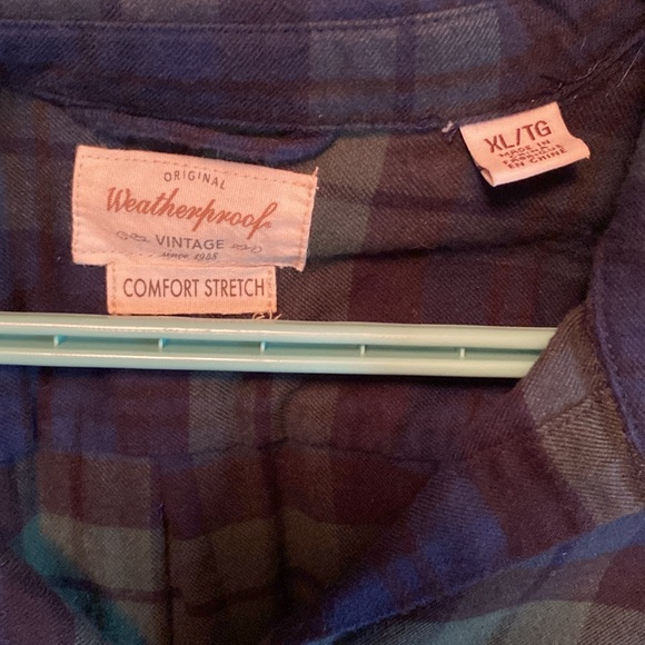 💚A warm plaid shirt just in time for cool temperatures. - Picture 2 of 5